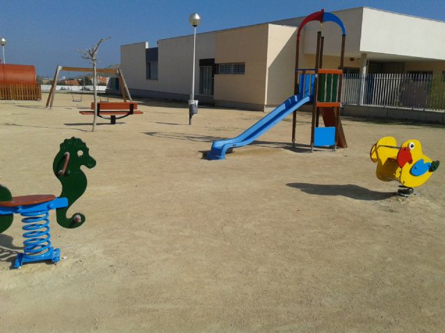 A pleno funcionamiento la operación de acondicionamiento y mejora de los parques y plazas del barrio de El Garbanzal
