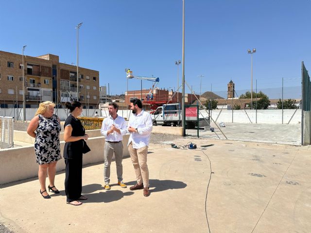 Mejoras de una pista de tenis del polideportivo municipal de La Unión